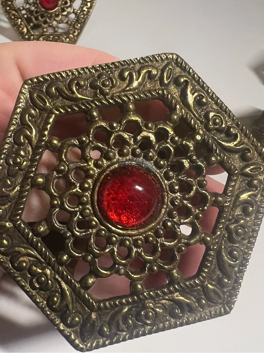 Red and Brass Ton Set of four Ring Napkin Holders Hexagon Jeweled, 7 Set